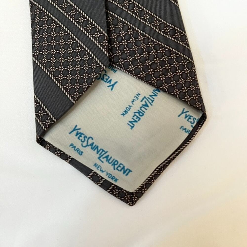 Yves Saint Laurent Mens Silk Neck Tie 54" Gray Geometric Print Wide Grey Stripes - Picture 4 of 9